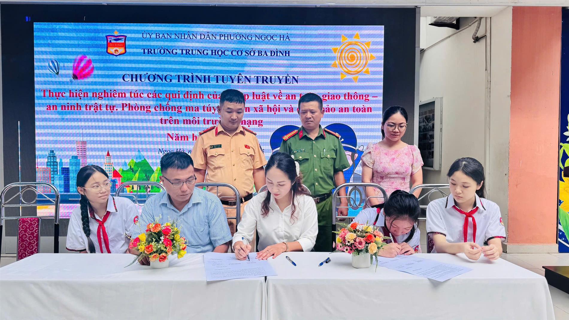 Lan tỏa thông điệp "Hành trình an toàn, kiến tạo tương lại" đến học sinh trường THCS Ba Đình