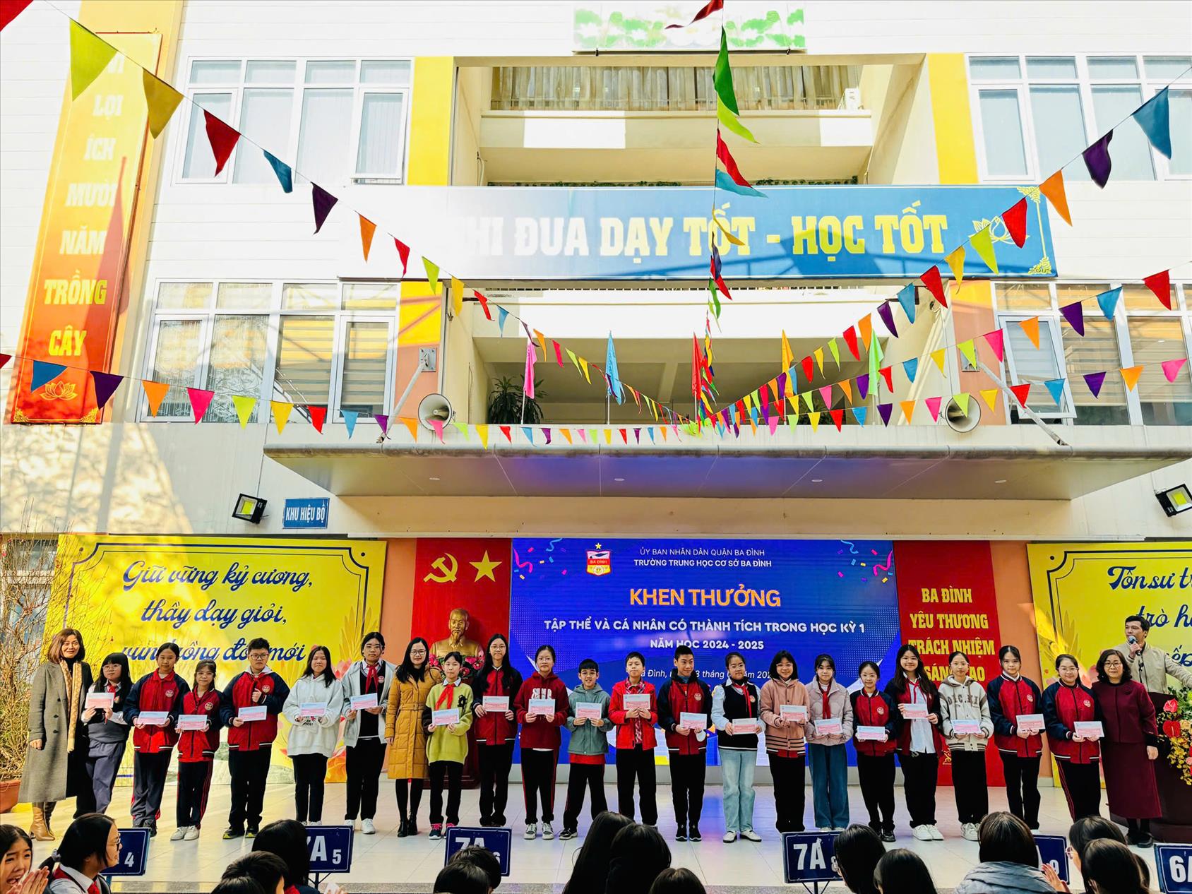 Lễ sơ kết học kì I năm học 2024-2025 - Nửa chặng đường nhiều thành tích nổi bật của thầy và trò trường THCS Ba Đình