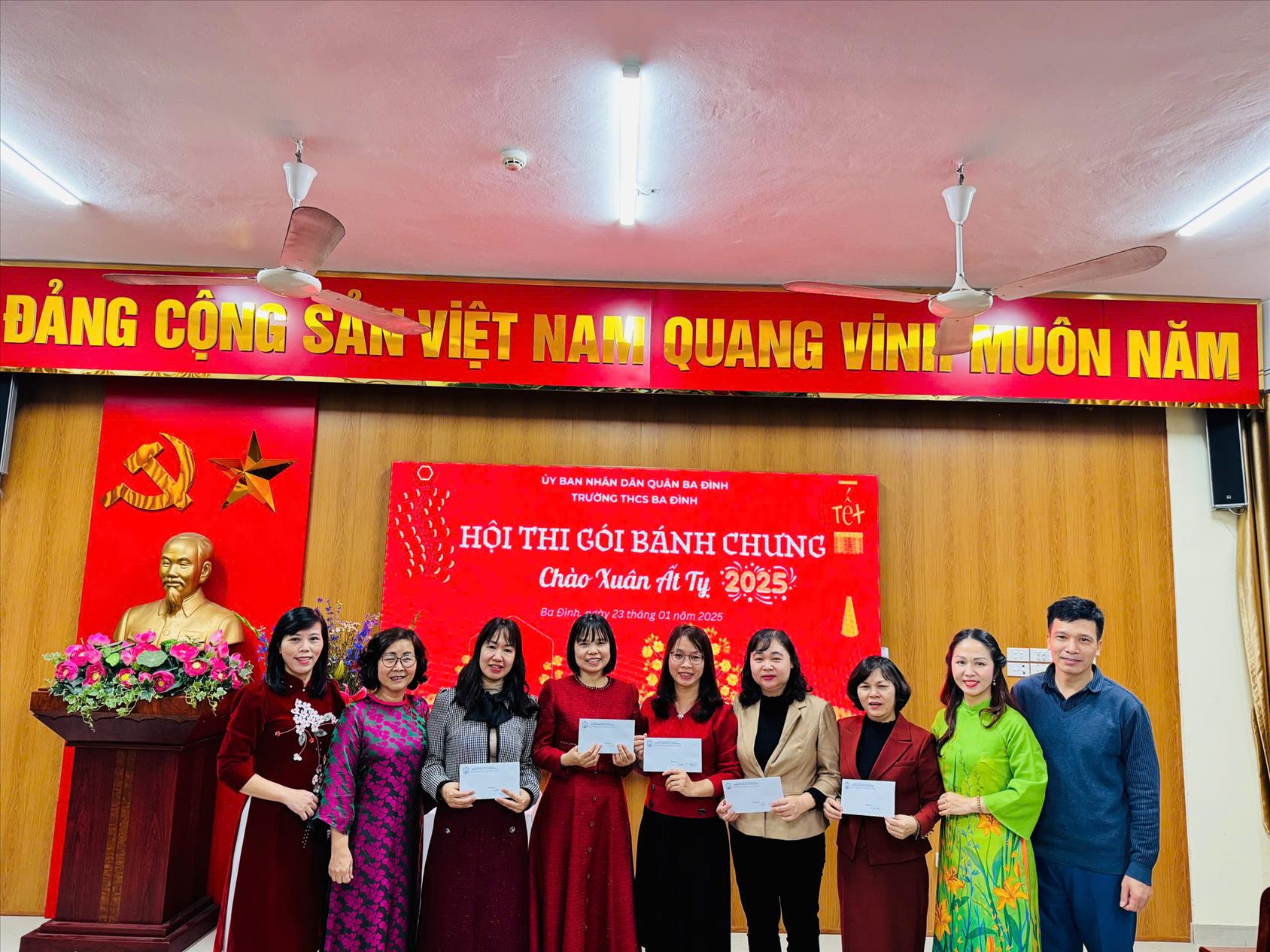 Trường THCS Ba Đình tưng bừng tổ chức lễ hội gói bánh chưng chào Xuân Ất Tỵ