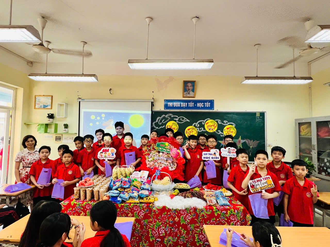 “Trăng rằm đoàn viên - 6A4 vui Tết Trung thu”