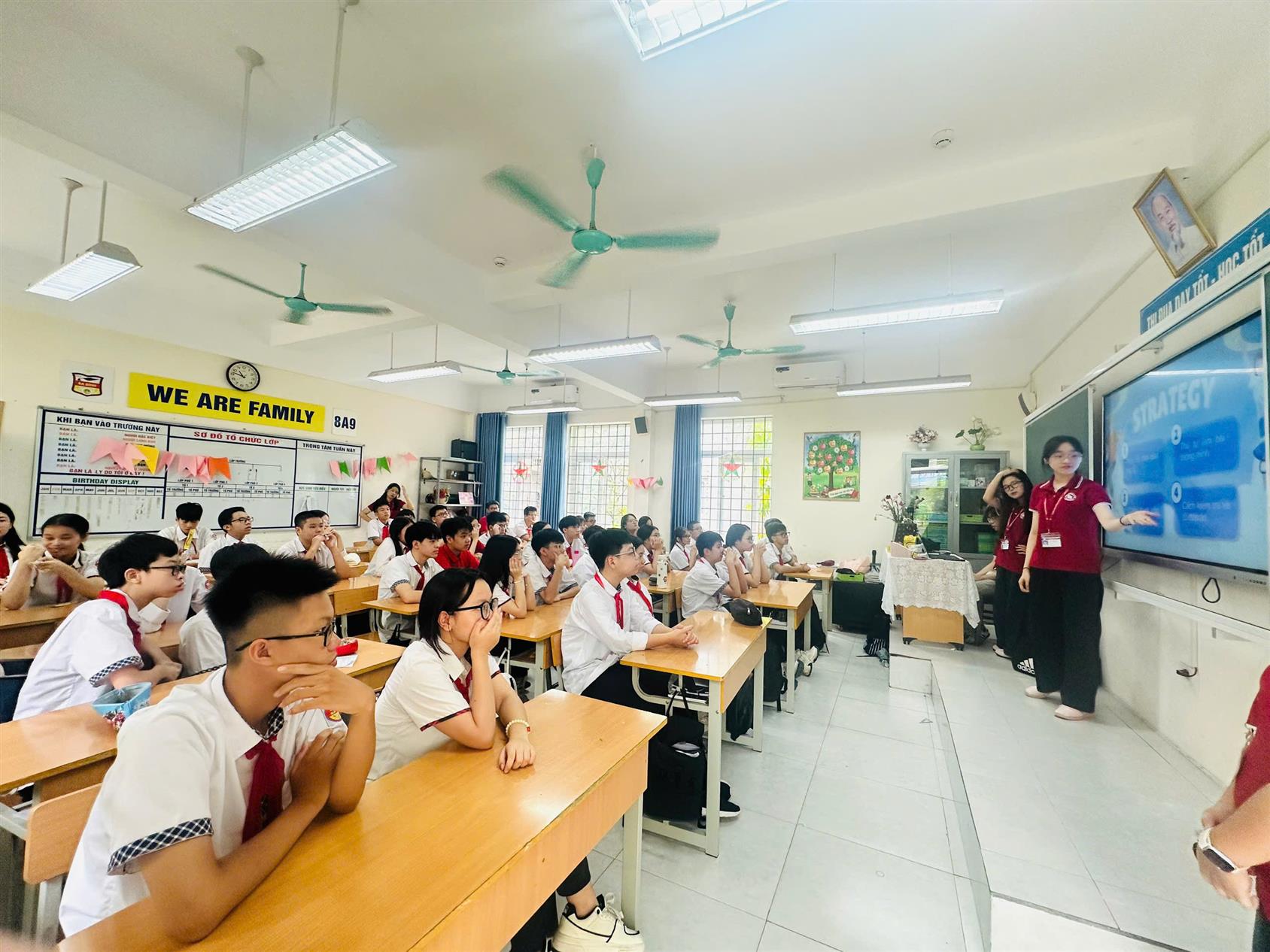 Lớp 9A9 và hành trình tiếp lửa đam mê học tập cùng sinh viên Đại học Ngoại thương