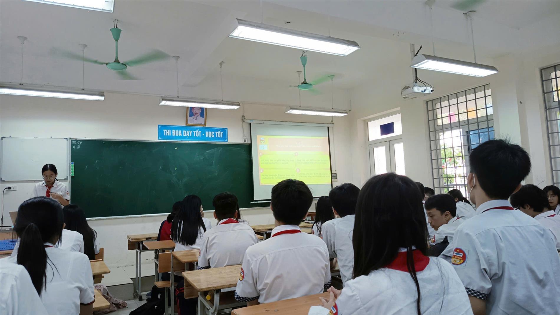 Lớp 9A8 tích cực hưởng ứng tuần lễ học tập suốt đời năm 2025