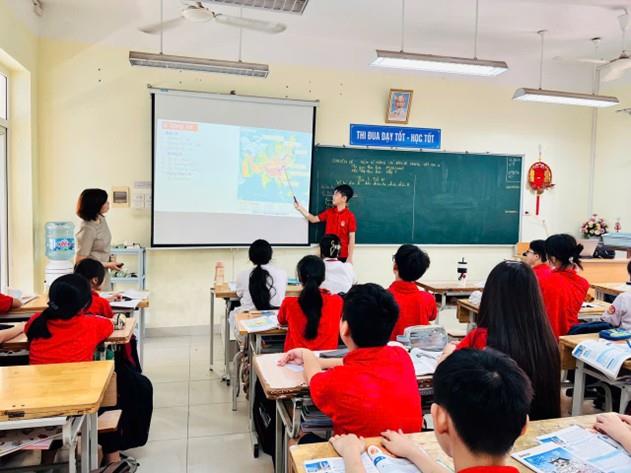 Tiết mở màn Hội giảng chuyên đề tổ Xã hội - Môn Địa lí 7: “Rèn kĩ năng khai thác bản đồ trong học tập Địa lí”