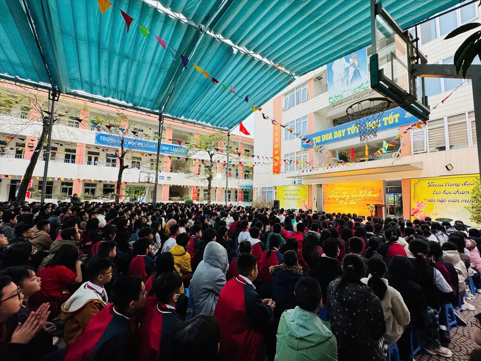 Sinh hoạt dưới cờ kỷ niệm 95 năm Ngày thành lập Đảng và mừng Xuân Ất Tỵ