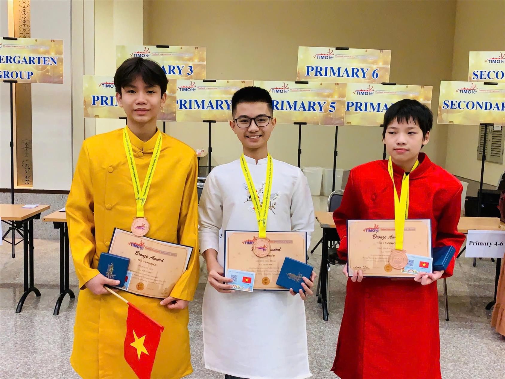 Ấn tượng những tấm huy chương của Học sinh trường THCS Ba Đình tham gia “Olympic Toán học Quốc tế TIMO” tại Thái Lan