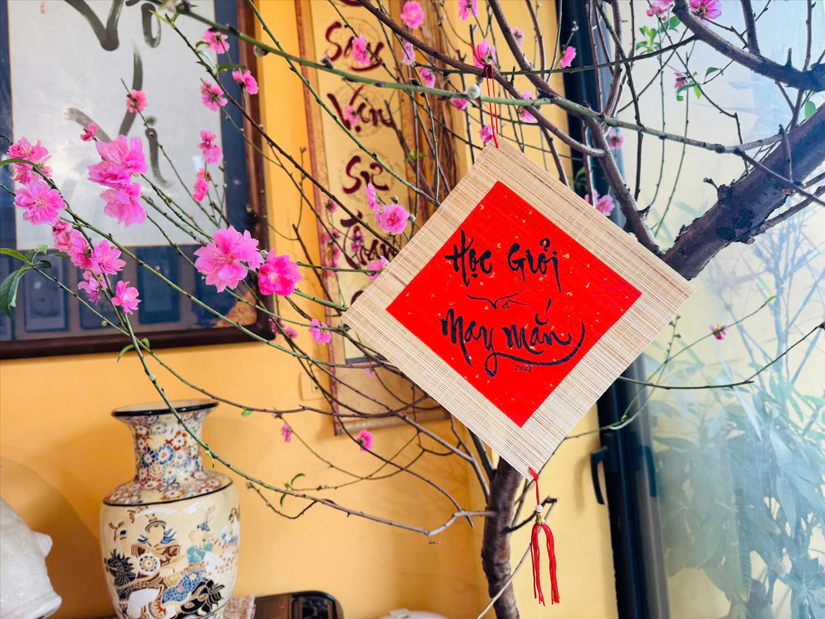 Tuổi trẻ gìn giữ những giá trị văn hóa truyền thống khi Tết đến xuân về