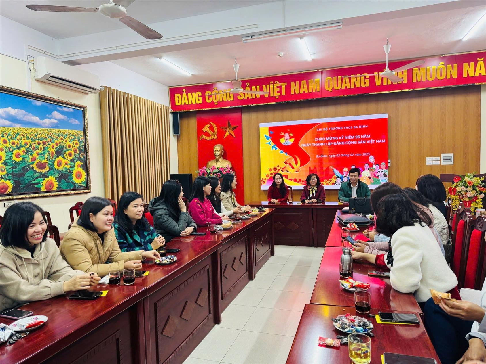 “Gửi trọn niềm tin, đong đầy khát vọng” - Buổi sinh hoạt đặc biệt của Chi bộ trường THCS Ba Đình nhân kỷ niệm 95 năm ngày thành lập Đảng Cộng sản Việt Nam (03/02/1930 - 03/02/2025)