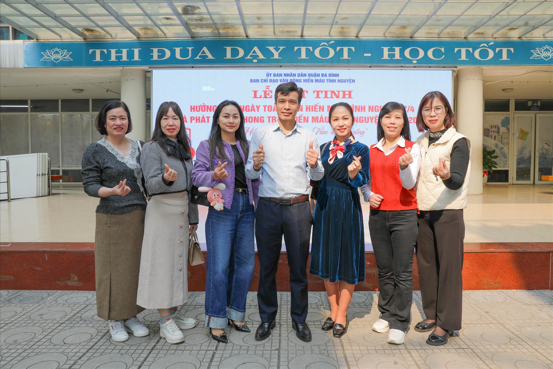 Lan toả yêu thương, chia sẻ sự sống - Cán bộ, giáo viên, nhân viên trường THCS Ba Đình tham gia Ngày hội hiến máu tình nguyện năm 2025