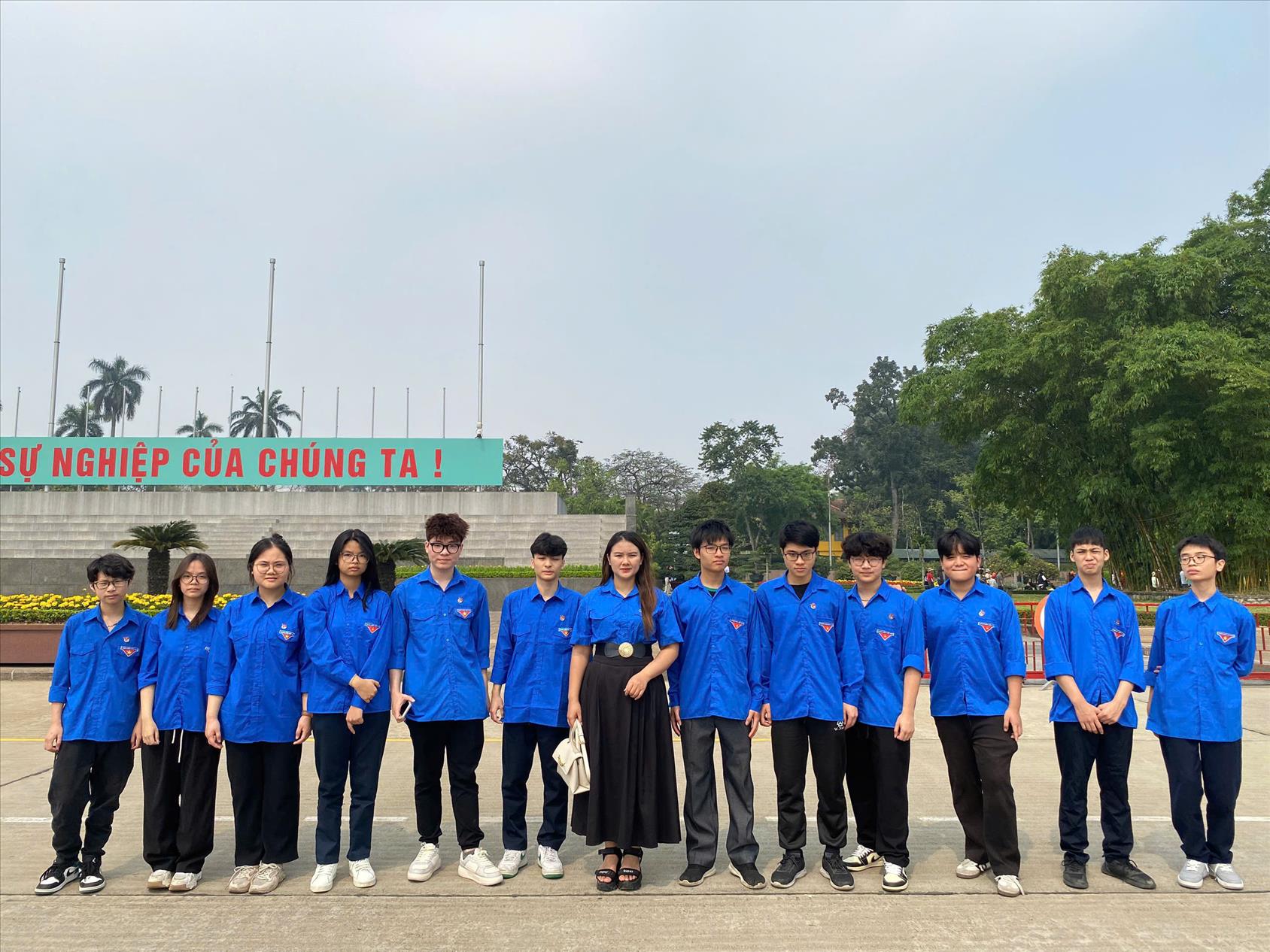 Chi Đoàn trường THCS Ba Đình phối hợp cùng cụm thi đua số 1 tổ chức lễ kết nạp Đoàn viên đợt 1 năm học 2024 - 2025