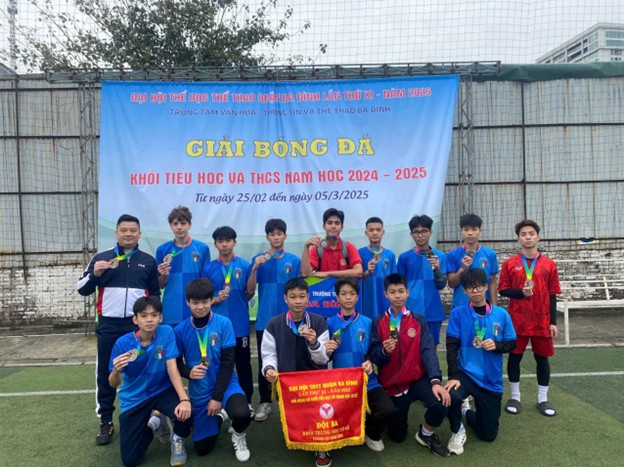 Niềm tự hào của thể thao trường THCS Ba Đình: Đội Bóng đá nam giành huy chương Đồng