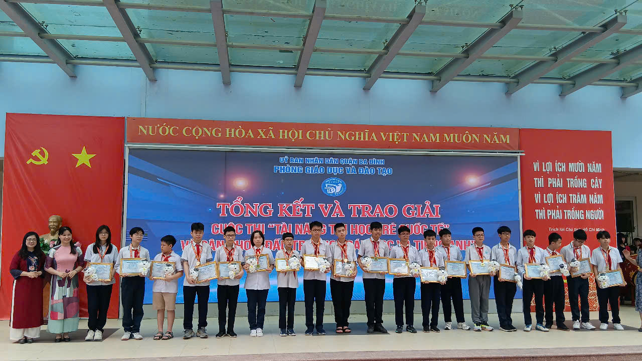 Vinh danh học sinh THCS Ba Đình tại sân chơi trí tuệ cấp Quận