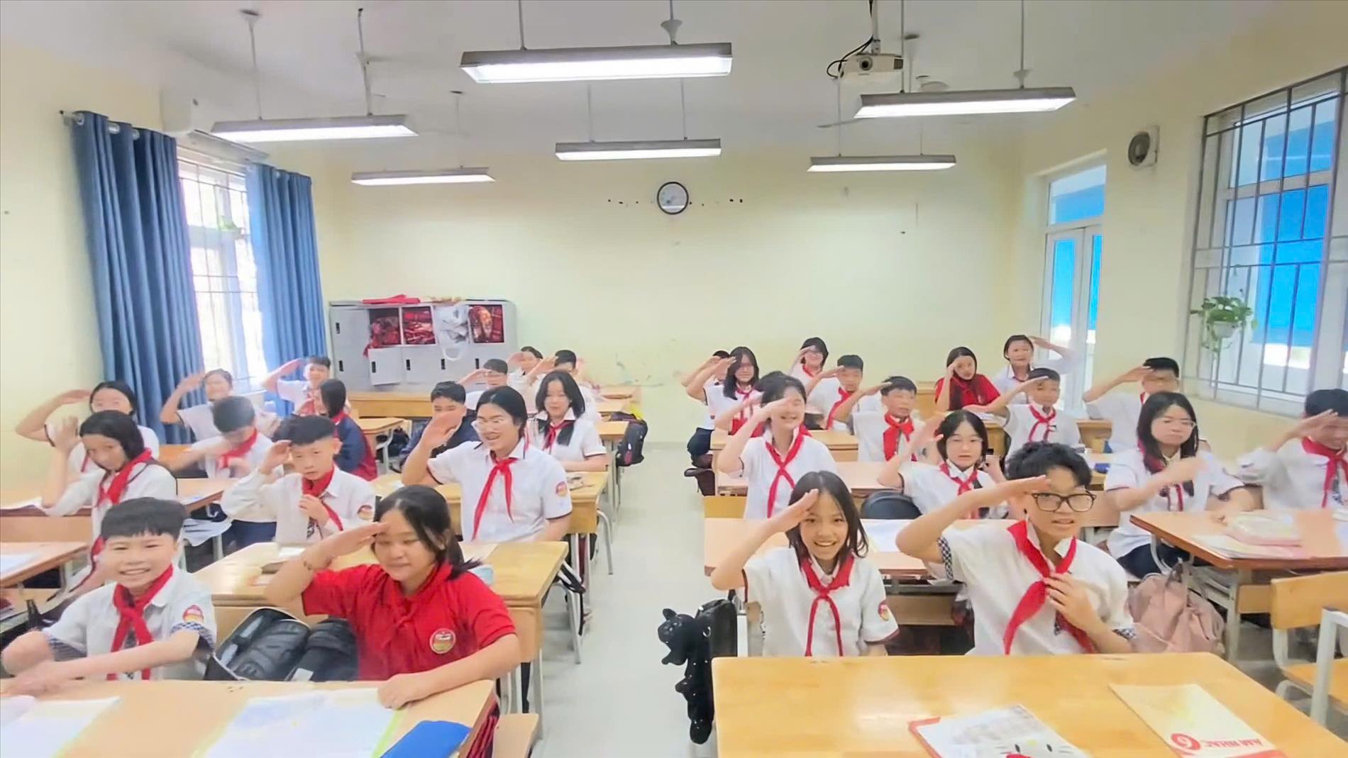 Tiết học đặc biệt: Hát Vang “Bác Hồ - Người Cho Em Tất Cả” Chào mừng 50 Năm Giải phóng Miền Nam, thống nhất đất nước