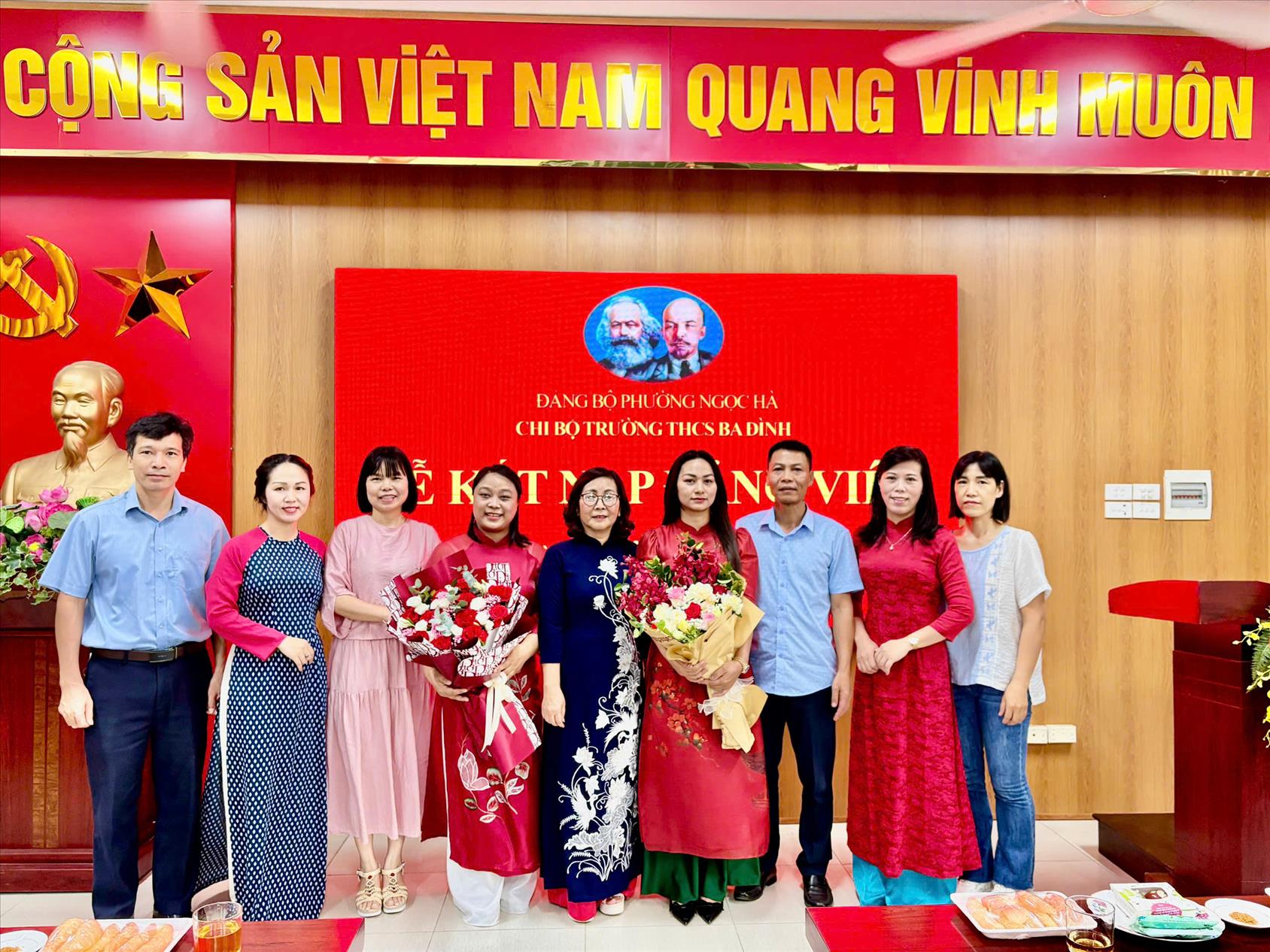 Lễ kết nạp Đảng viên mới của Chi bộ trường THCS Ba Đình