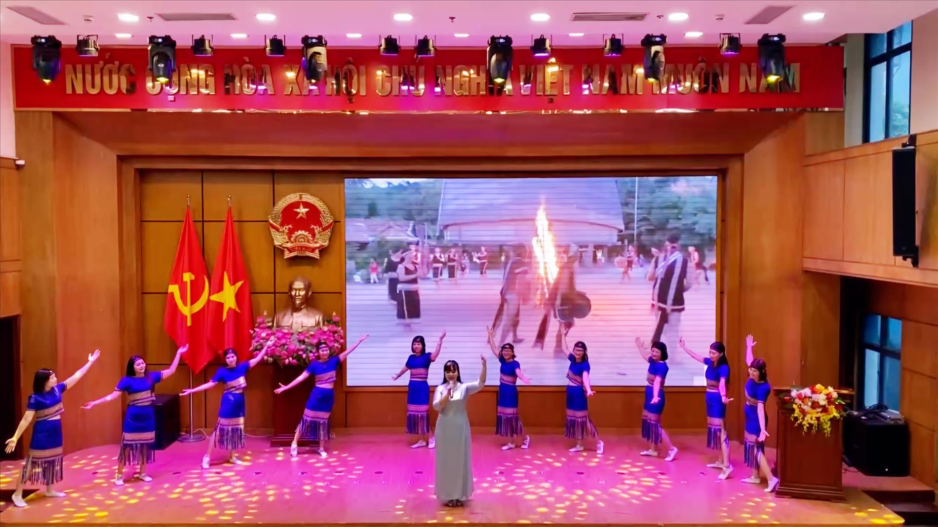 Trường THCS Ba Đình tham gia tiết mục văn nghệ trong Chương trình kỉ niệm 78 năm Ngày Thương binh - Liệt sĩ của phường Ngọc Hà