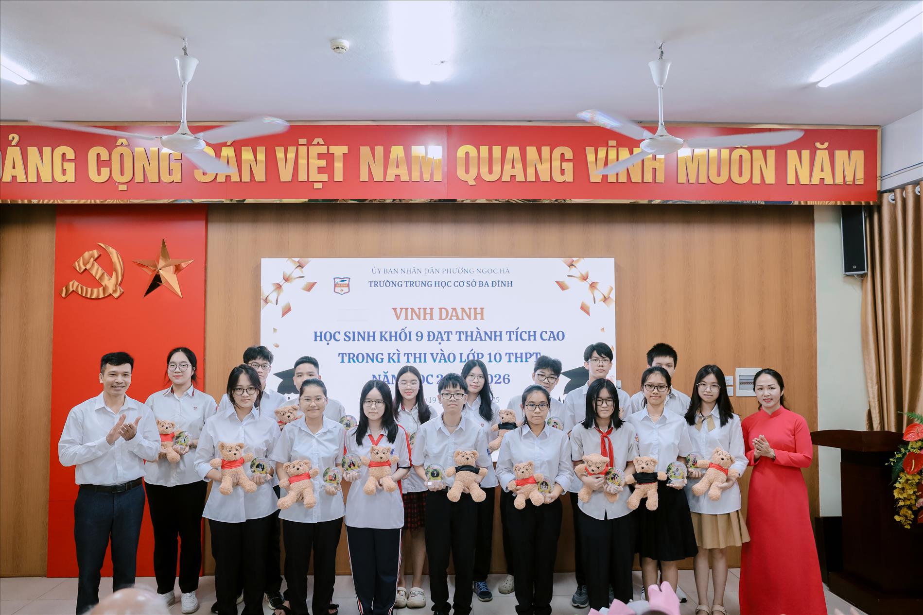Trường THCS Ba Đình tổ chức Lễ vinh danh học sinh khối 9 đạt thành tích cao trong kì thi vào lớp 10 THPT năm học 2025 - 2026