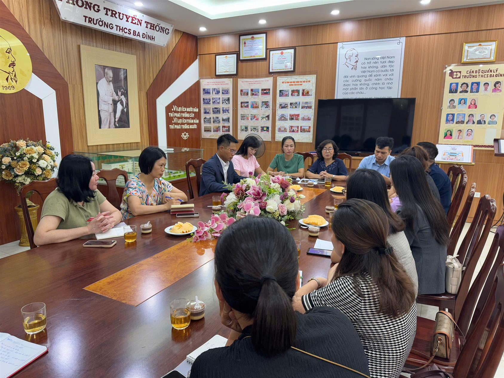 Công tác phối hợp giữa Cấp uỷ Chi bộ, Ban giám hiệu nhà trường với Ban đại diện cha mẹ học sinh trường THCS Ba Đình chuẩn bị cho Lễ khai giảng năm học 2025-2026