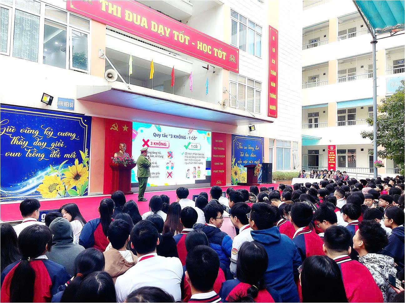 Phối hợp tuyên truyền, vận động thu hồi, phòng ngừa, vi phạm về vũ khí, vật liệu nổ, công cụ hỗ trợ và pháo cho học sinh trường THCS Ba Đình