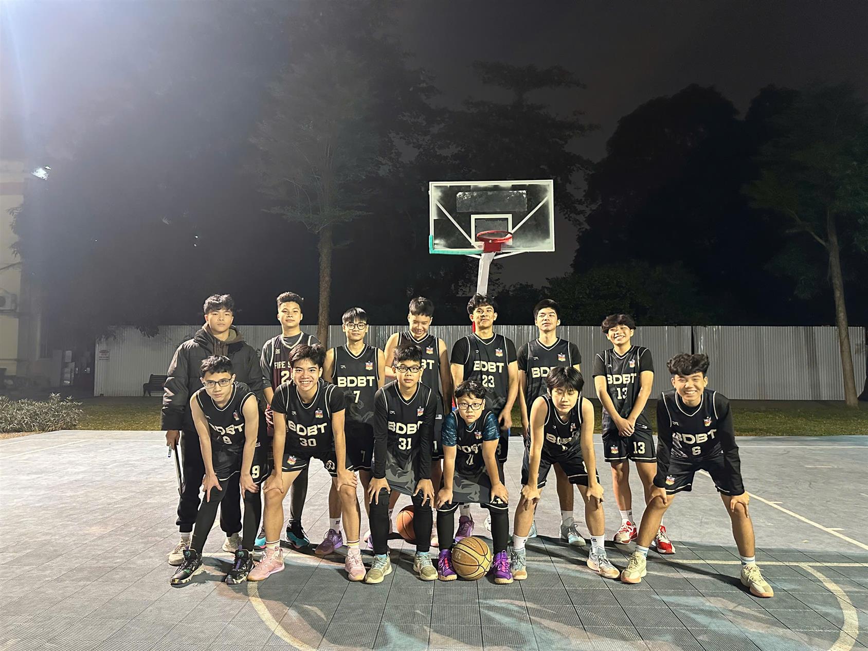 Sôi nổi trận giao lưu bóng rổ giữa Học sinh trường THCS Ba Đình và Câu lạc bộ S-Team trường THPT Chuyên Chu Văn An