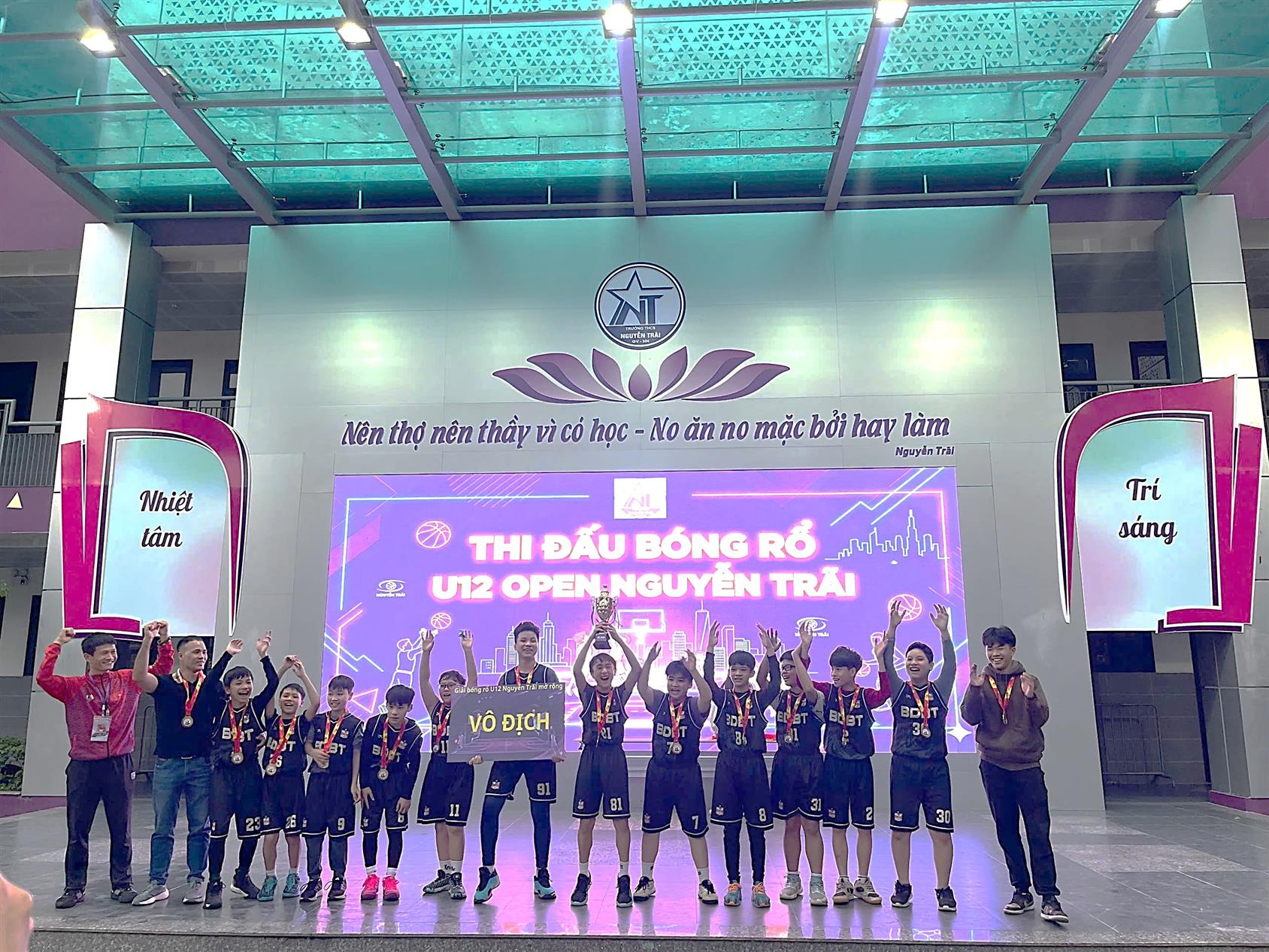 Ba Đình bản lĩnh! Ngược dòng ngoạn mục, bước lên ngôi Vô địch giải Bóng rổ U12 mở rộng Cup Nguyễn Trãi