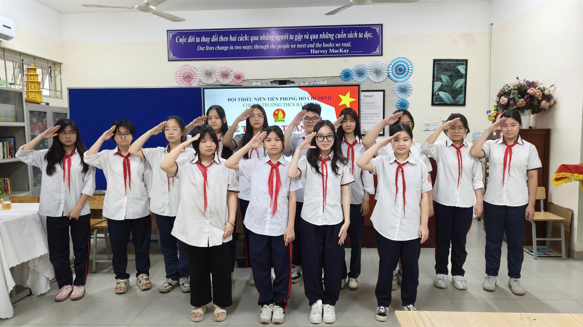 Lễ trưởng thành Đội năm học 2025 - 2026: Tạm biệt chiếc khăn quàng đỏ - Dấu mốc trưởng thành của học sinh khối 9