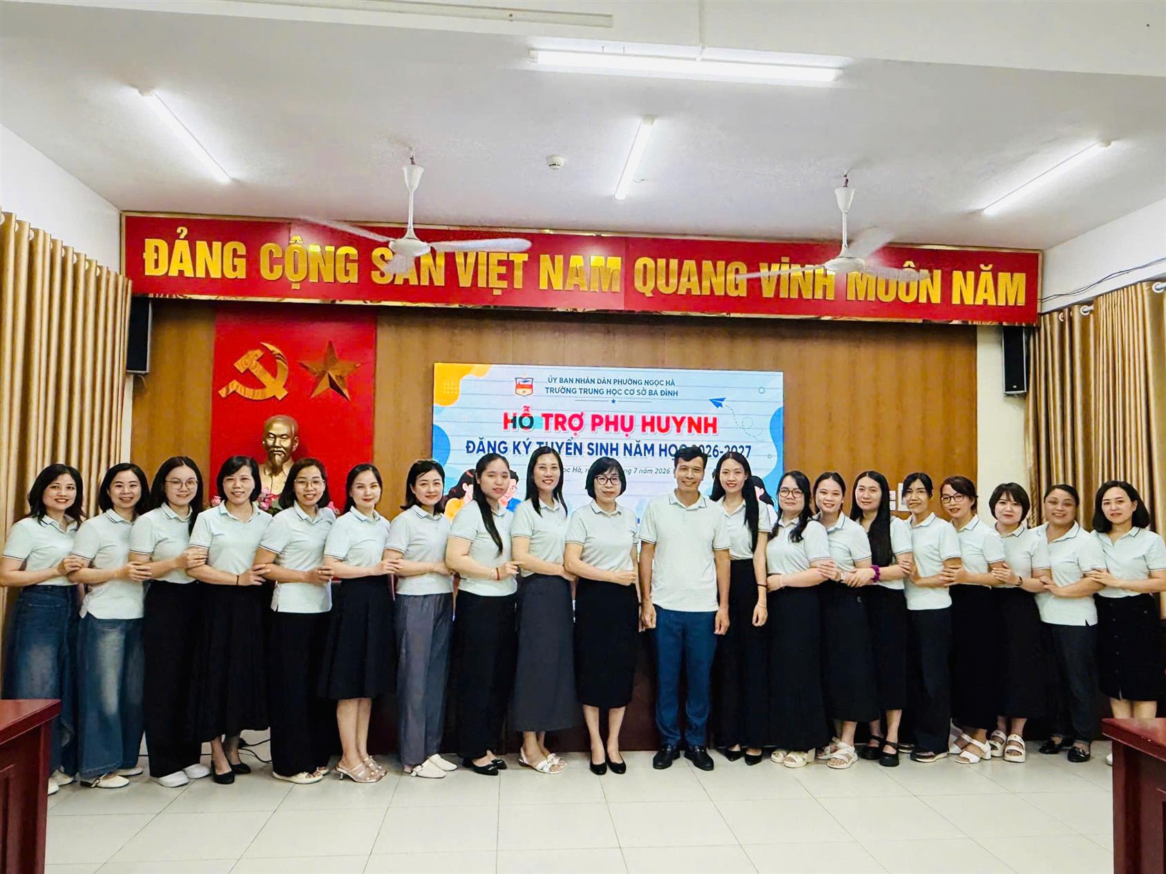 Ngày đầu tuyển sinh lớp 6 tại Trường THCS Ba Đình: Chu đáo trong từng khâu, tận tâm trong từng bước hỗ trợ