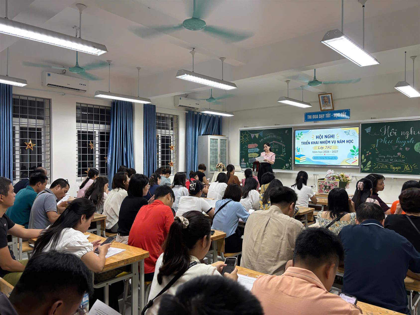 Hội nghị cha mẹ học sinh đầu năm khối 6, 7, 8, 9 - Trường THCS Ngọc Hà: Đồng hành cùng con, kiến tạo tương lai