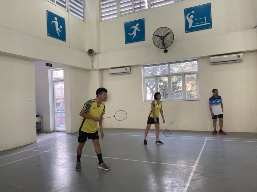 A group of people playing a sportDescription automatically generated with low confidence