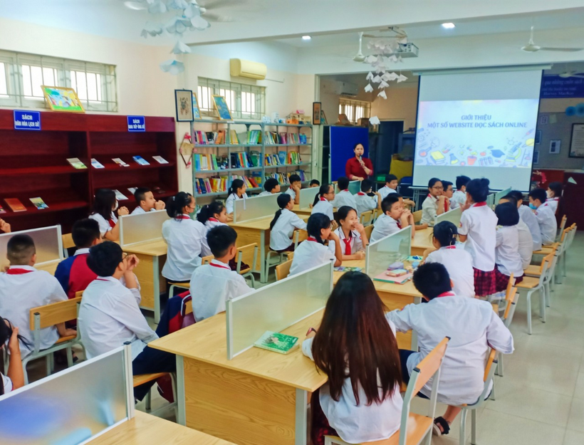 A group of students in a classroomDescription automatically generated with medium confidence