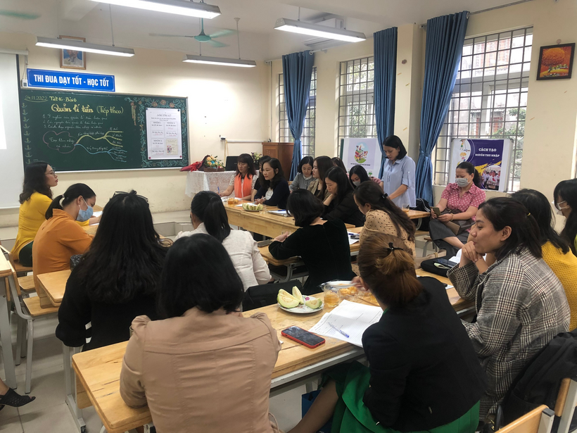 A picture containing text, person, indoor, peopleDescription automatically generated