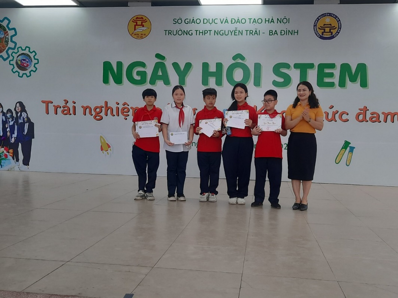 C:\Users\This MC\Desktop\z3864349421735_f40428bc4314e3eeb2477264eaef3b38.jpg