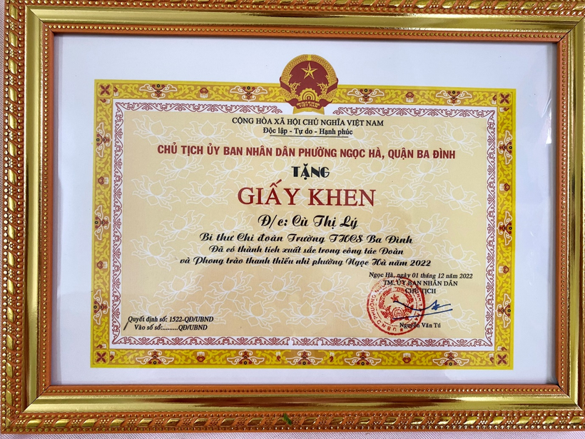 Ảnh có chứa văn bản, khung ảnhMô tả được tạo tự động