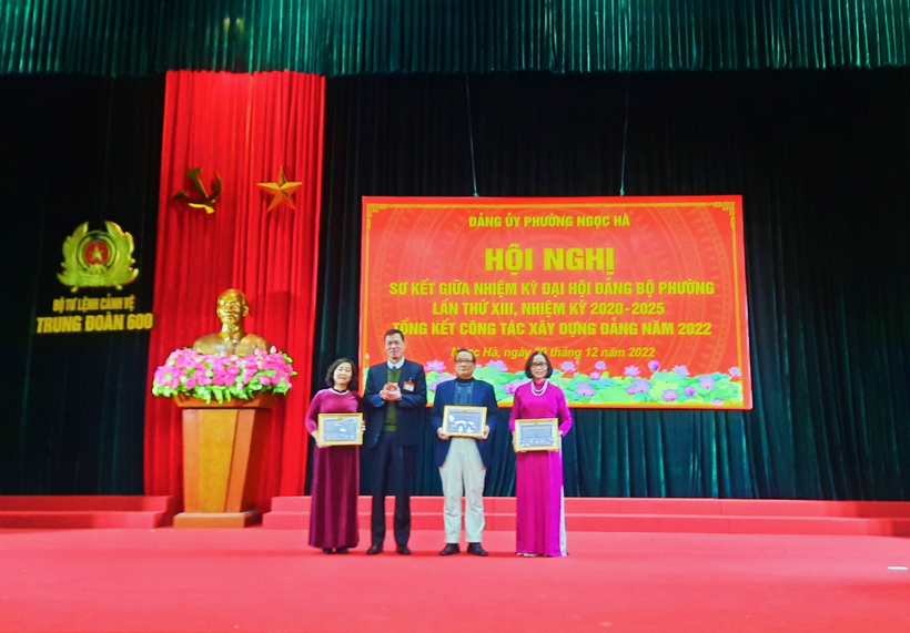 A picture containing text, red, colorfulDescription automatically generated