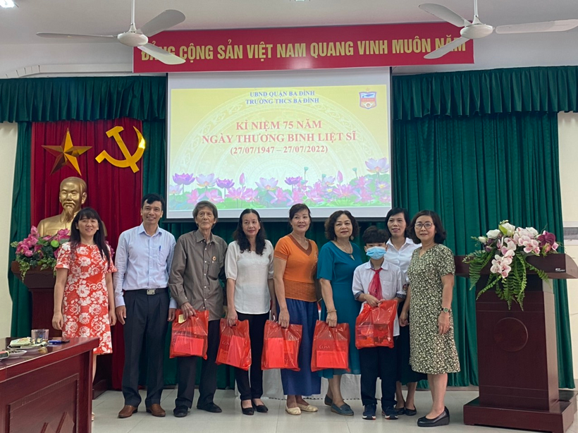 A group of people posing for a photoDescription automatically generated