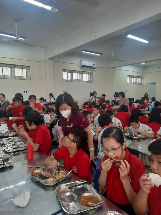 A group of people eating foodDescription automatically generated with low confidence