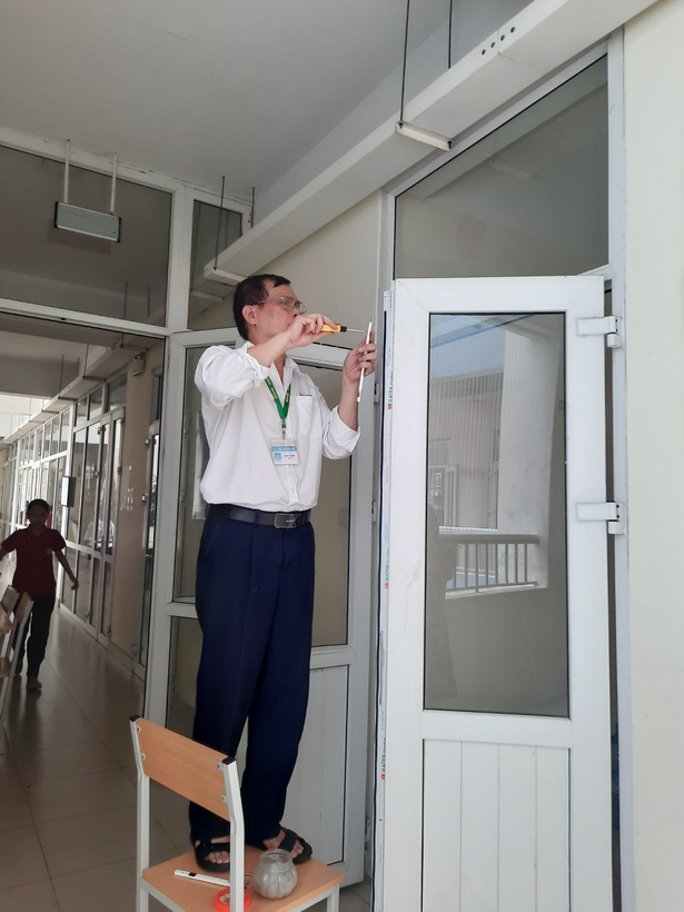 A picture containing indoor, wall, person, personDescription automatically generated