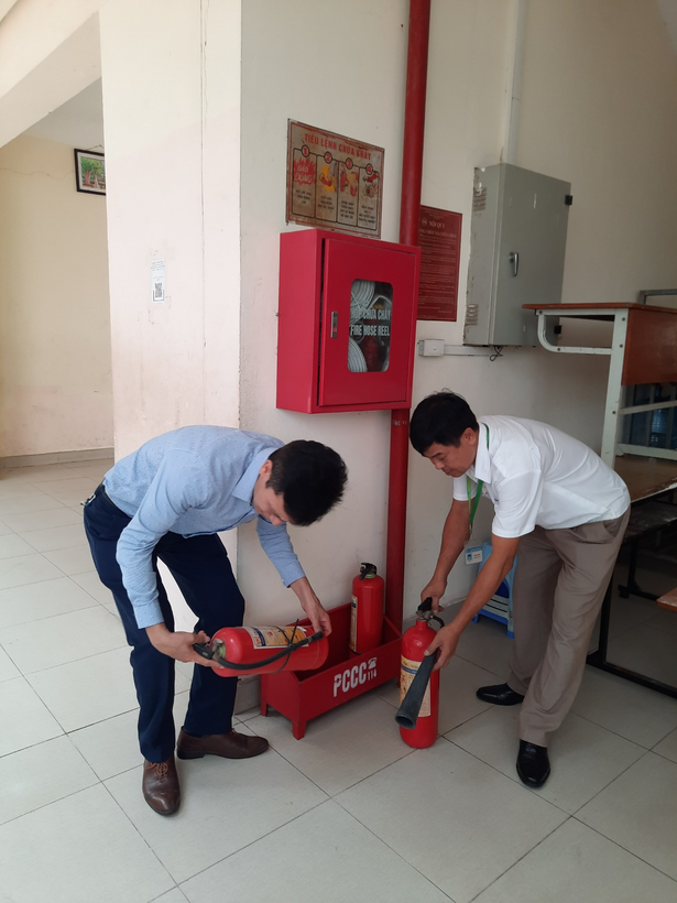 A picture containing floor, indoorDescription automatically generated