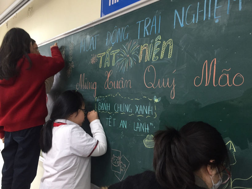 A few women writing on a chalkboardDescription automatically generated with medium confidence