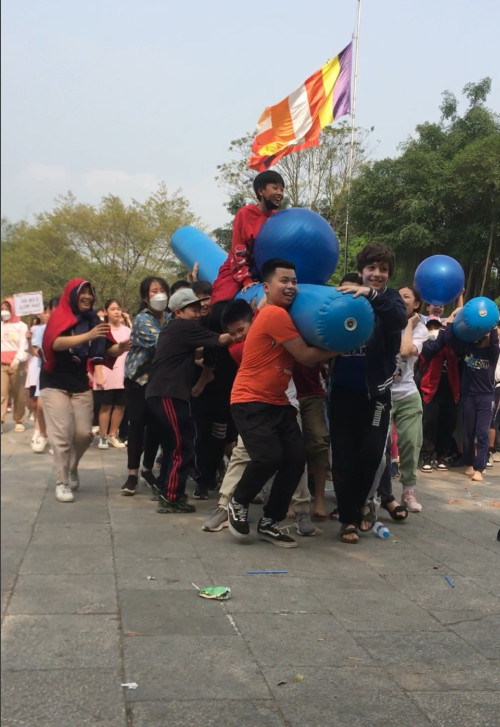 A group of people holding balloonsDescription automatically generated with medium confidence