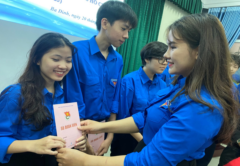 A group of people in blue scrubs looking at a piece of paperDescription automatically generated with low confidence