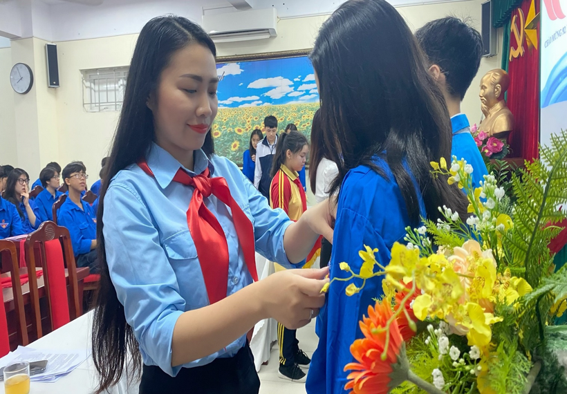 A picture containing person, colorfulDescription automatically generated