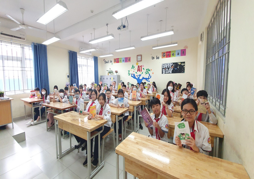 A group of children in a classroomDescription automatically generated with medium confidence