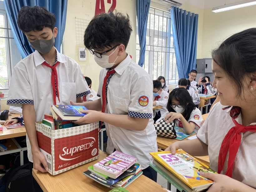 A group of children in a classroomDescription automatically generated with low confidence