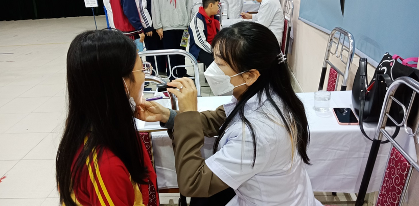 A picture containing personDescription automatically generated