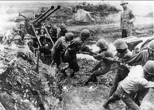 Thông báo đặc biệt: Đúng 22 giờ ngày 7 tháng 5, quân ta đã tiêu diệt