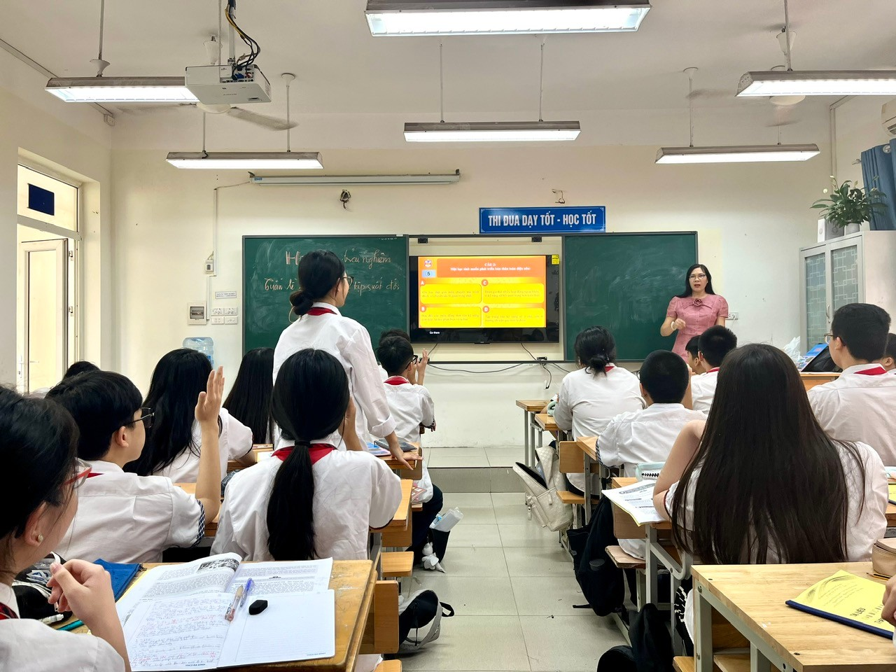 A group of students in a classroomDescription automatically generated