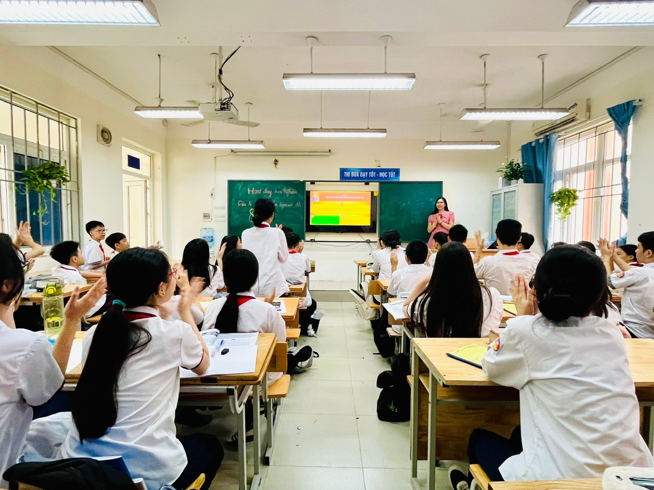 A group of students in a classroomDescription automatically generated