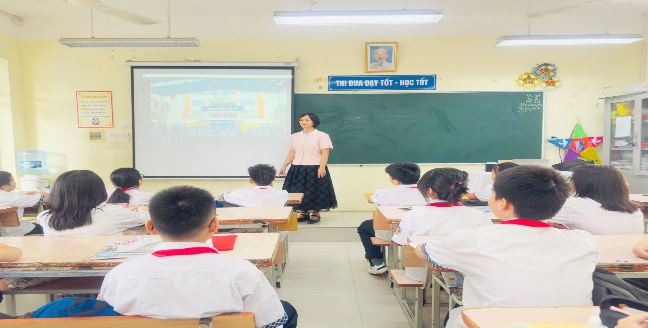 C:\Users\Admin\Downloads\Ảnh Tuần lễ HTSĐ\z7110171937325_c9bbd8f615301ec0b80579876a9e83a9.jpg