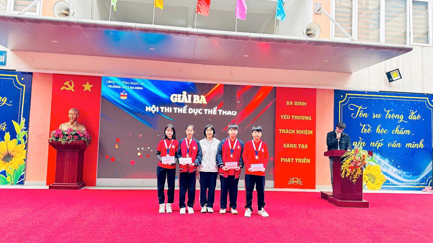 D:\SSD\THCS BA DINH\2025-2026\TRUYEN THONG\TRAO GIẢI TDTT\ảnh 7,8\z7240684938366_e3ab8187a890cd412480bda7cef91d50.jpg