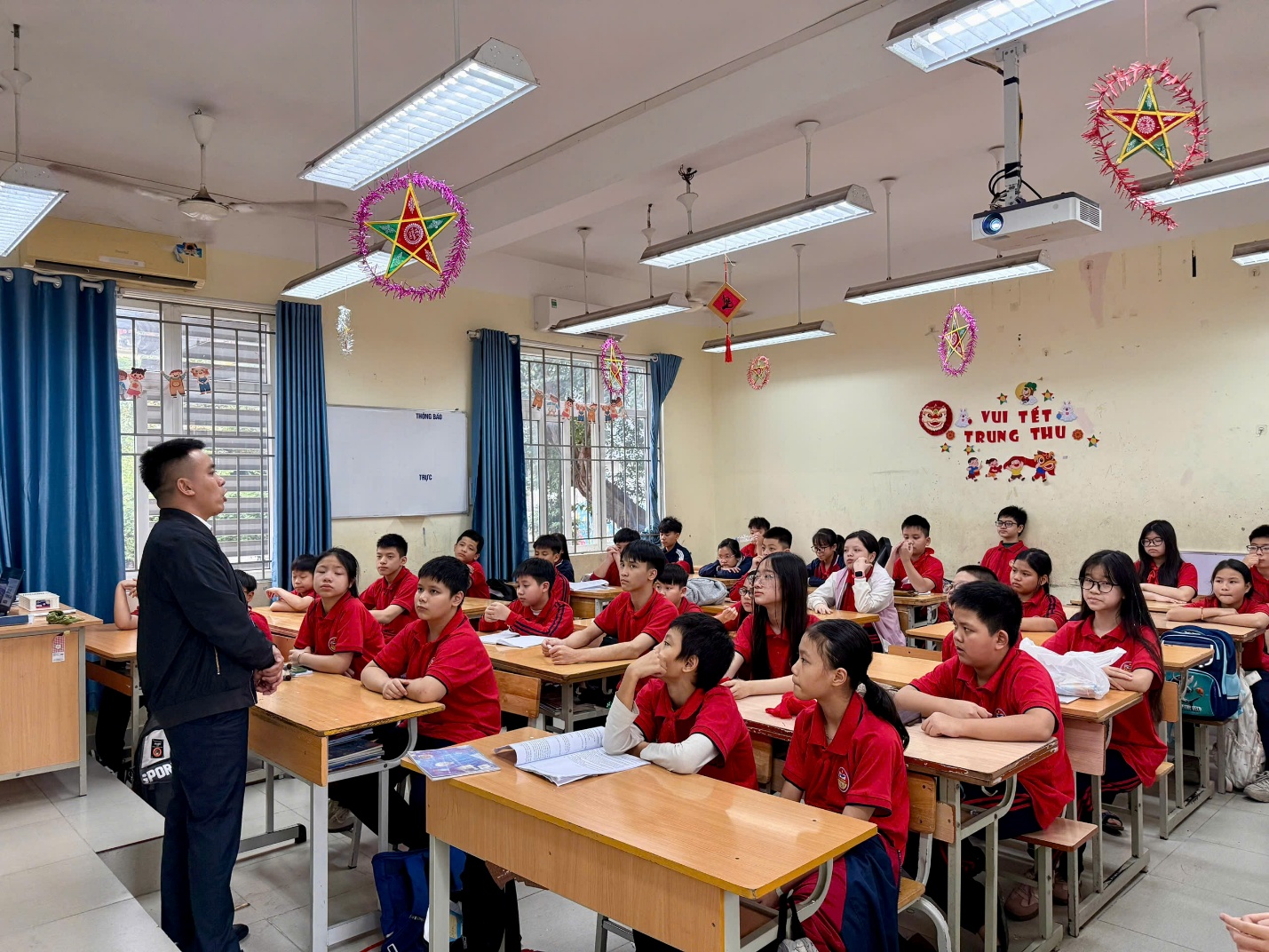 A classroom with a teacher and studentsAI-generated content may be incorrect.