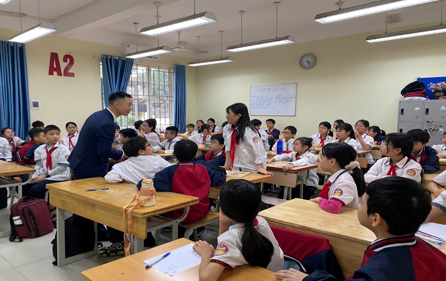 A group of people in a classroomAI-generated content may be incorrect.